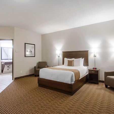 Quality Inn & Suites Estevan Eksteriør bilde