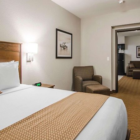 Quality Inn & Suites Estevan Eksteriør bilde