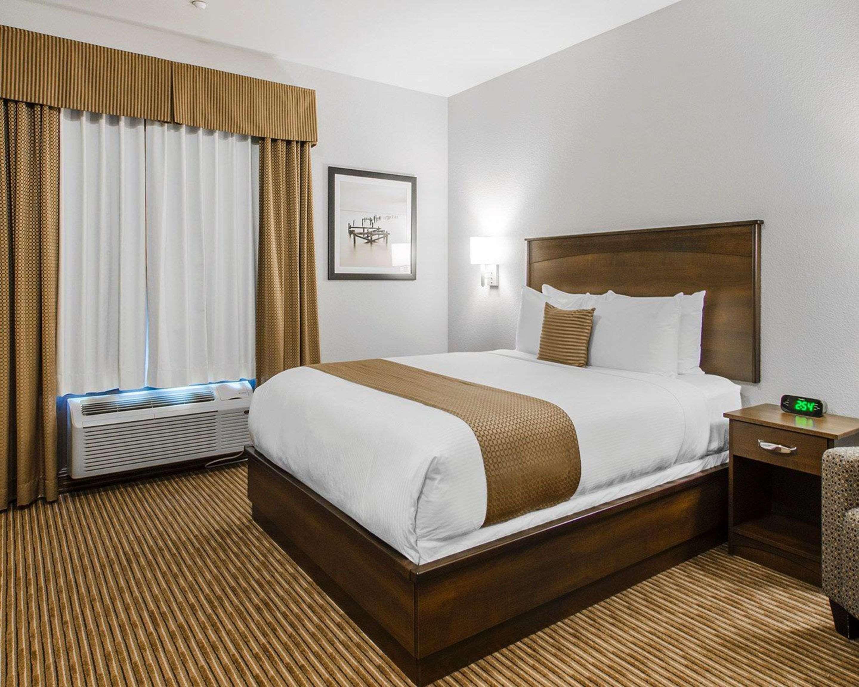 Quality Inn & Suites Estevan Eksteriør bilde