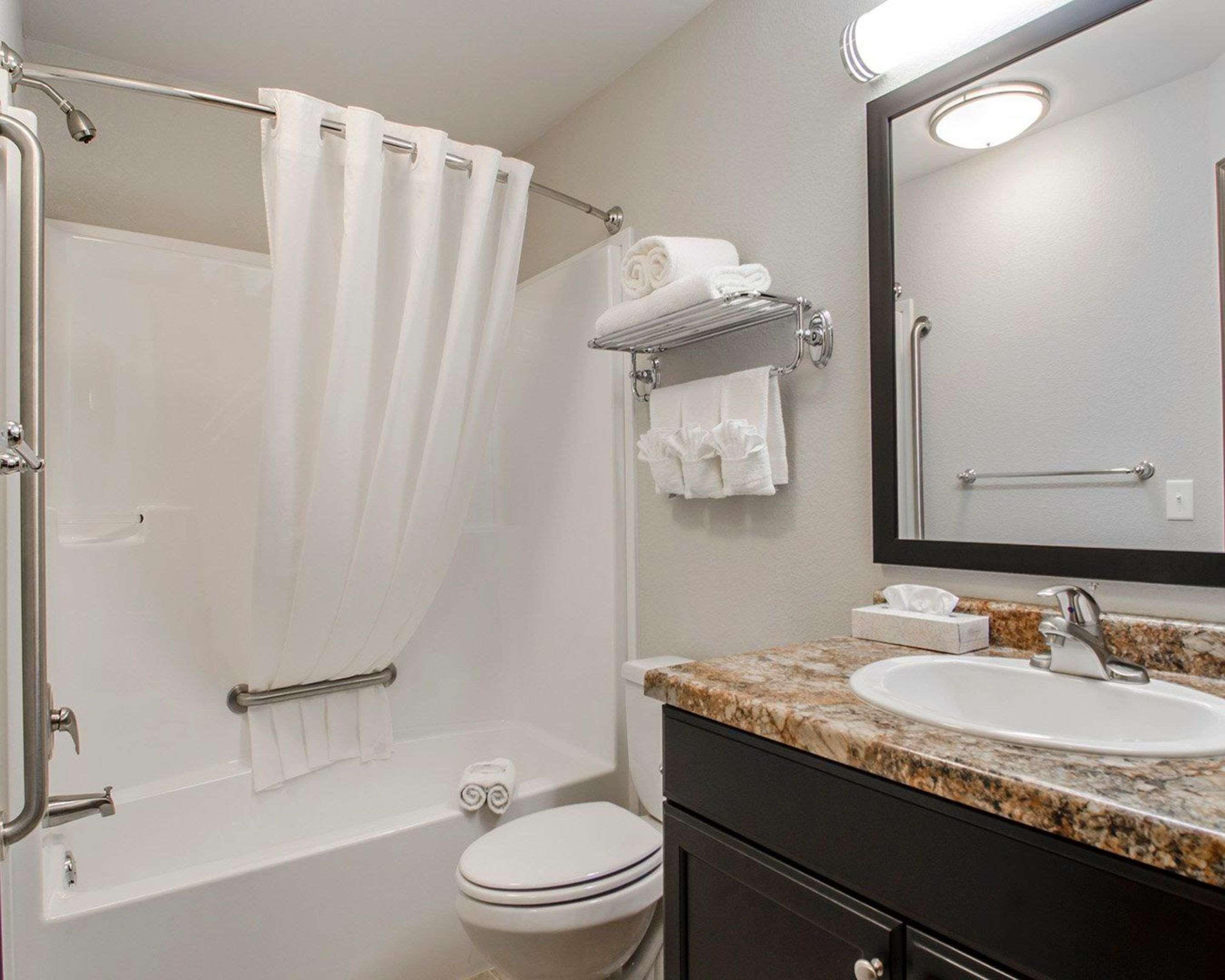 Quality Inn & Suites Estevan Eksteriør bilde