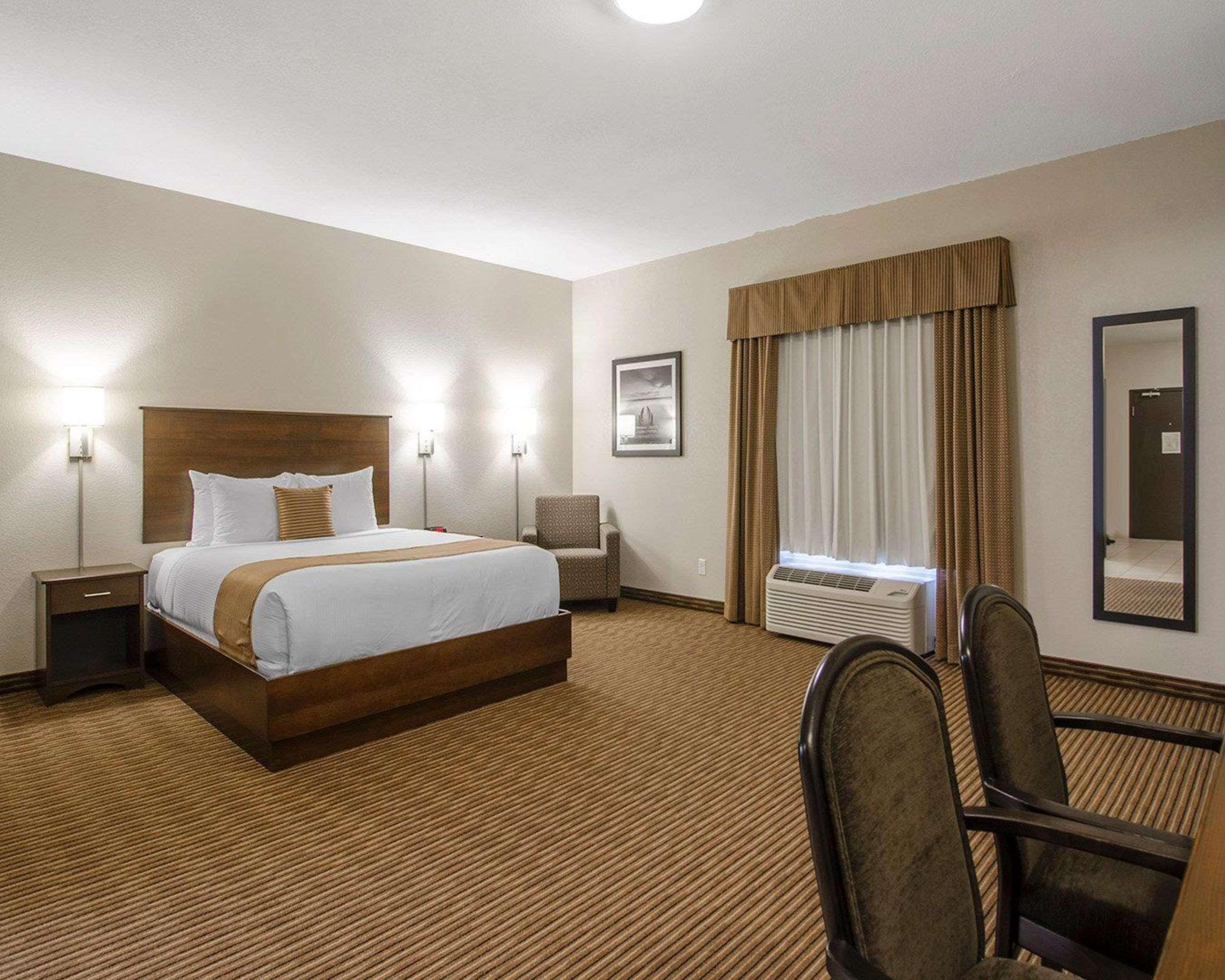 Quality Inn & Suites Estevan Eksteriør bilde
